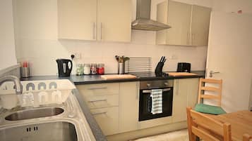 Harley Rooms- 248 West Street | Shared kitchen | Electric kettle