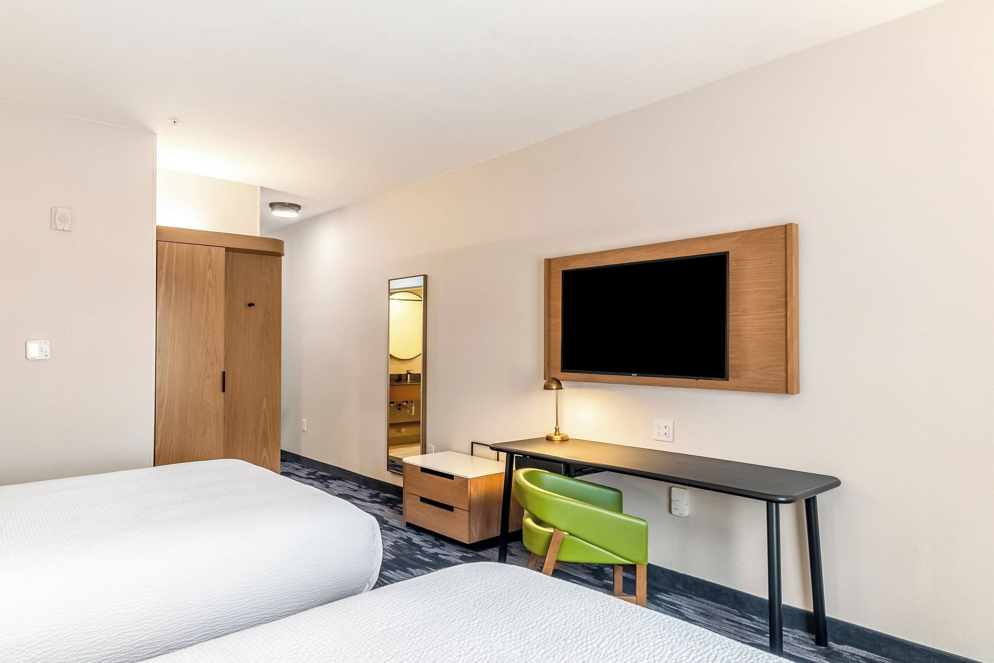 1 bedroom, desk, laptop workspace, blackout curtains