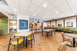 Free daily continental breakfast  - Fairfield Inn & Suites by Marriott Gainesville I-35 (Gainesville)