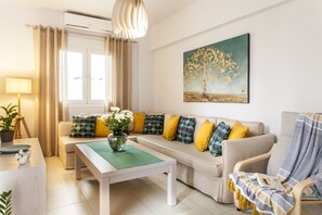 Een televisie, een tafeltennistafel en boeken