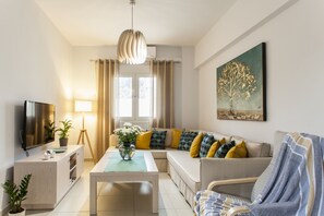 TV, mesa de pingue-pongue, livros