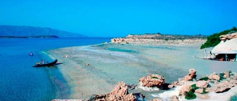 Beach nearby, sun loungers, beach towels