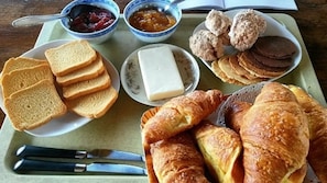 Café da manhã com buffet grátis todos os dias