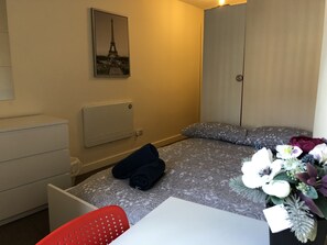 Quarto casal | Wi-Fi de cortesia, roupa de cama