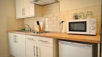 Studio | Private kitchen | Fridge, microwave, oven, stovetop