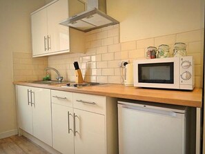 Studio | Bếp riêng | Tủ lạnh, lò vi sóng, lò nướng, bếp nấu 