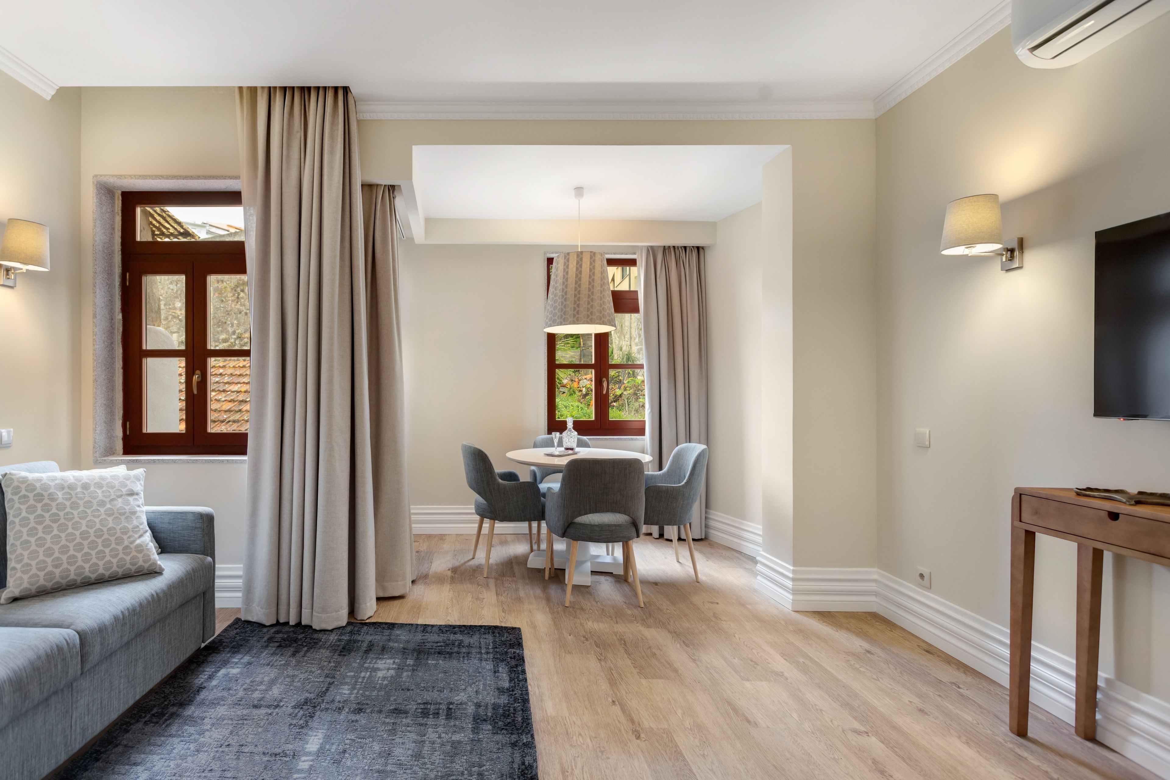 superior studio (2t) | living area | smart tv