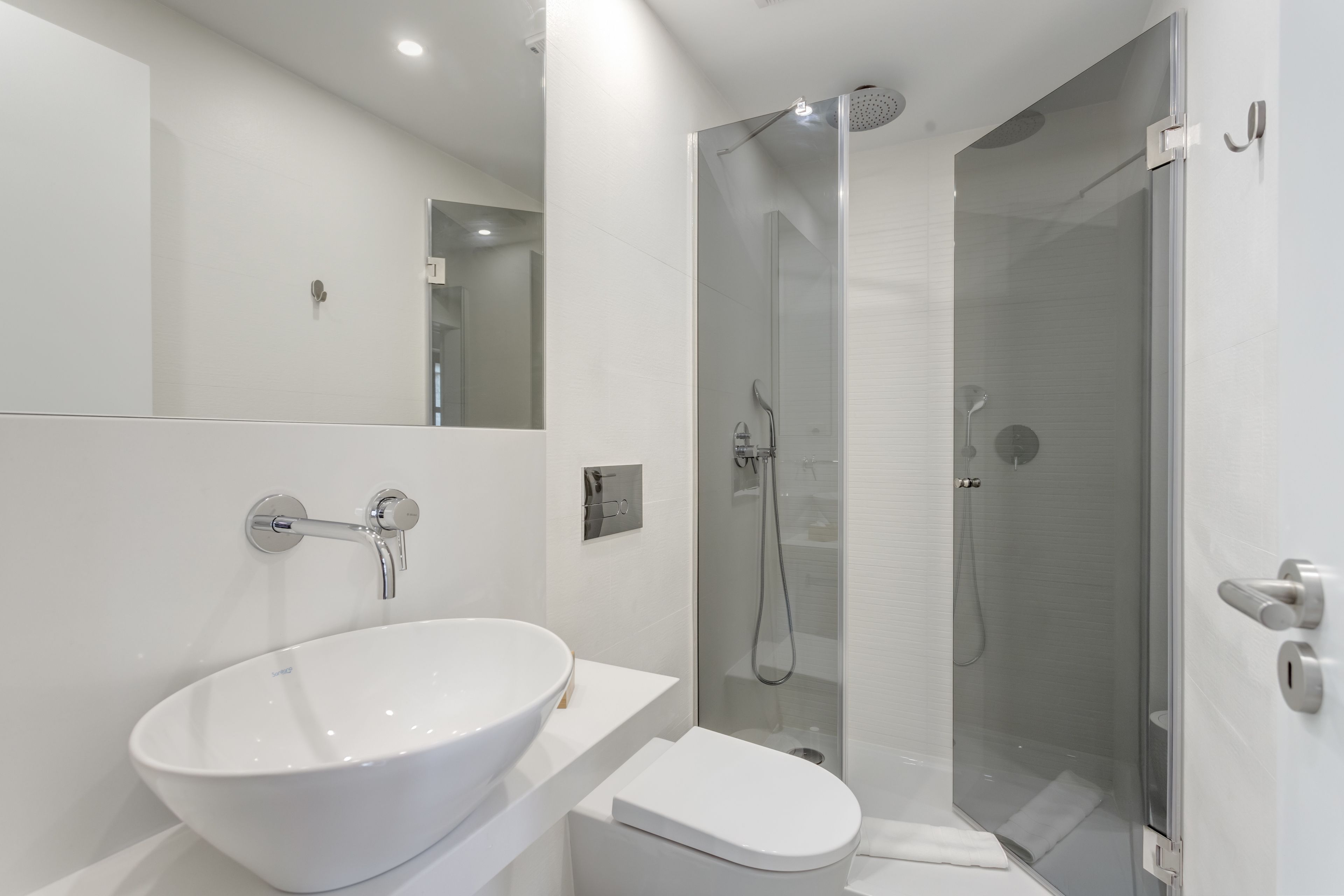 duplex, 1 bedroom (3f) | bathroom | shower, rainfall showerhead, free toiletries, hair dryer