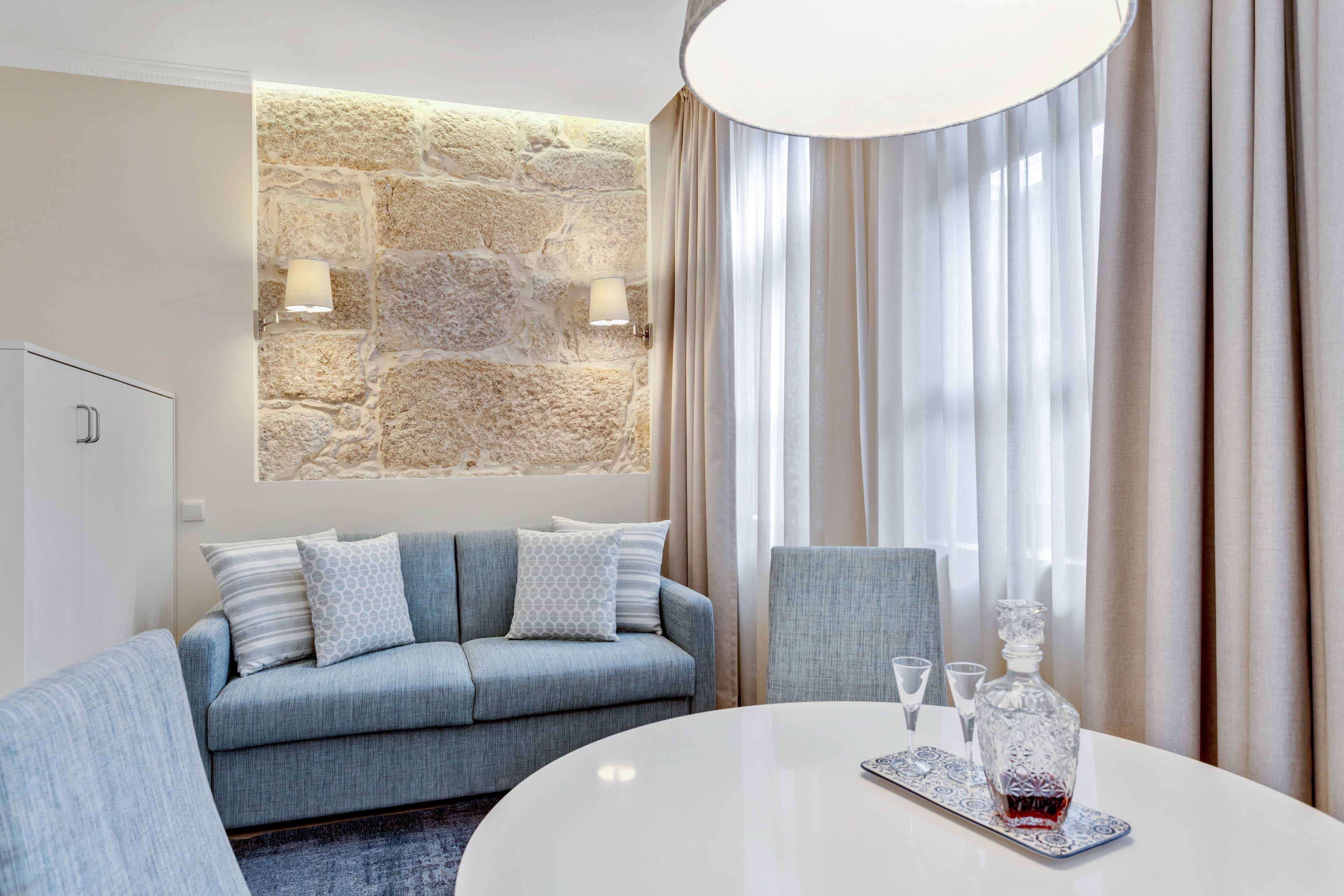 standard studio, terrace (1t) | living area | smart tv