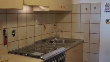 Apartment, Multiple Beds | Private kitchenette | Fridge, oven, stovetop, cookware/dishes/utensils