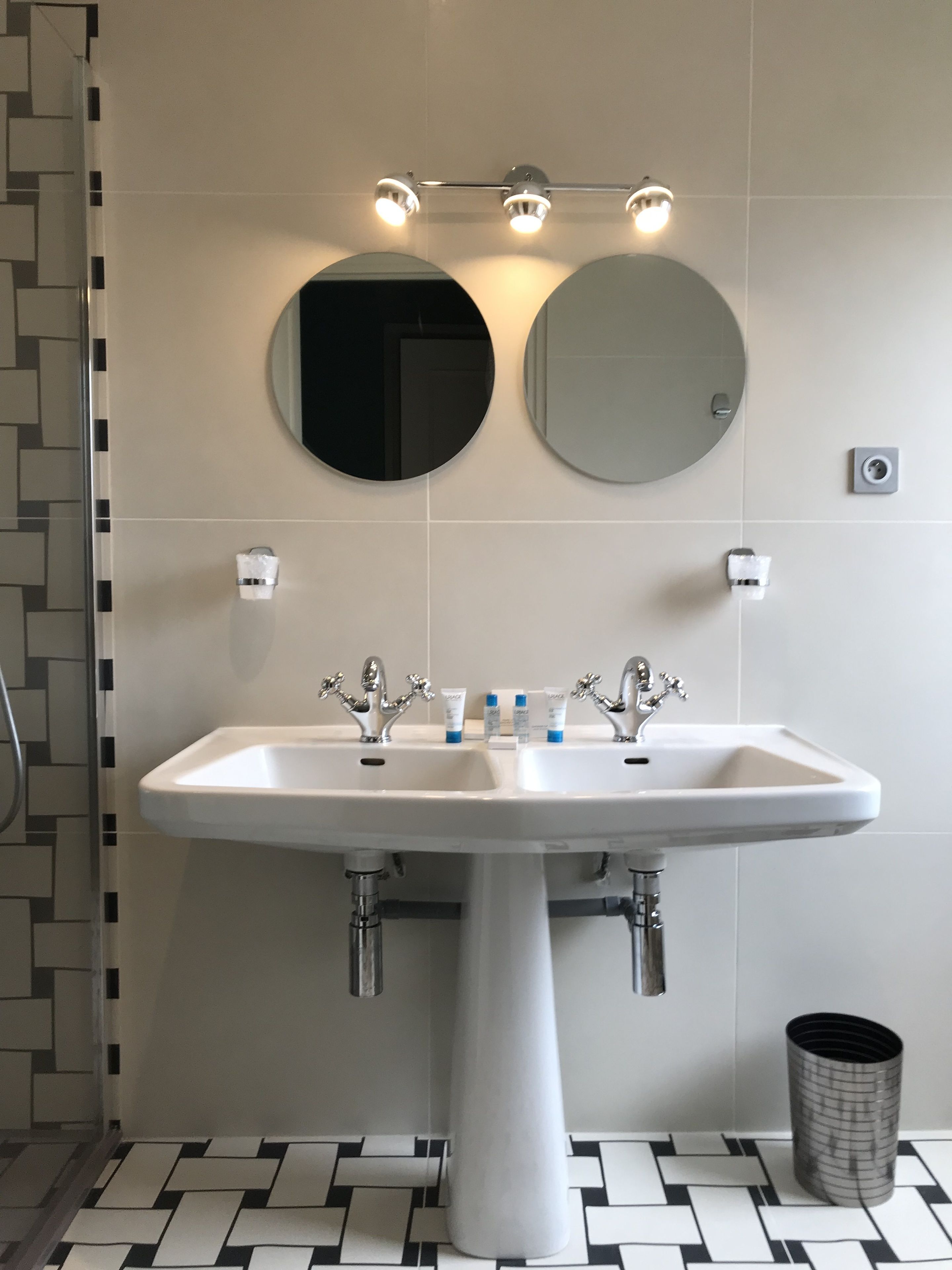 superior double room (argent) | bathroom | free toiletries, hair dryer, towels, soap