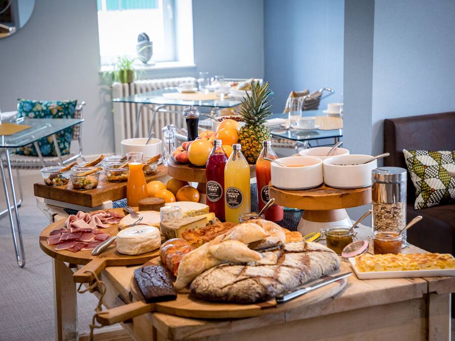 Petit déjeuner continental servi tous les jours en supplément