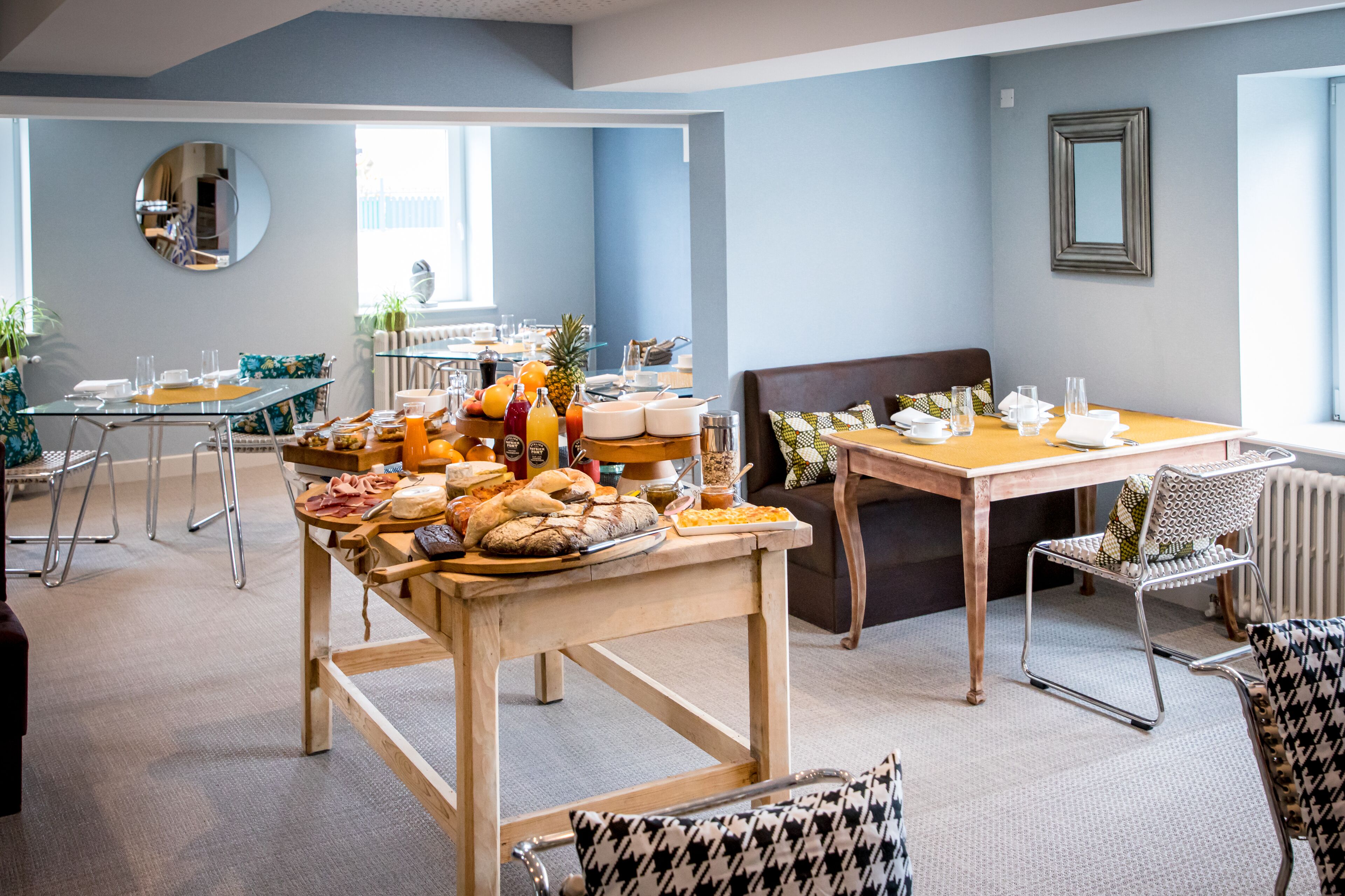 daily continental breakfast (eur 18 per person)