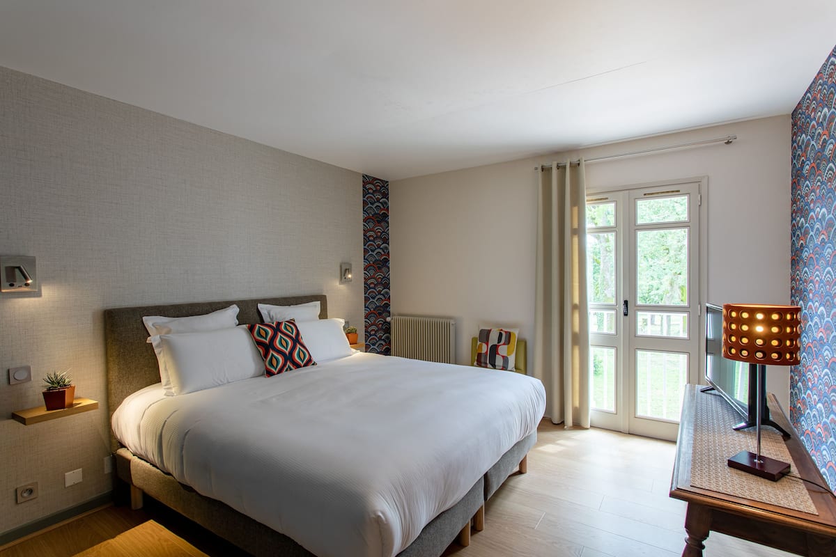 Economy Double Room, 1 Katil Ratu (Queen) (Bronze) | Peralatan tempat tidur premium, dihias secara berasingan