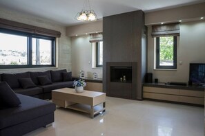 Fernseher, Kamin, DVD-Player, Stereoanlage