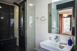 Combined shower/tub, eco-friendly toiletries, hair dryer, slippers