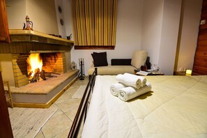 1 bedroom, WiFi, bed sheets - BnB Italian - Comfort Room  (Μεσαία Τρίκαλα Κορινθία)