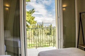 4 Schlafzimmer, Schreibtisch, schallisolierte Zimmer