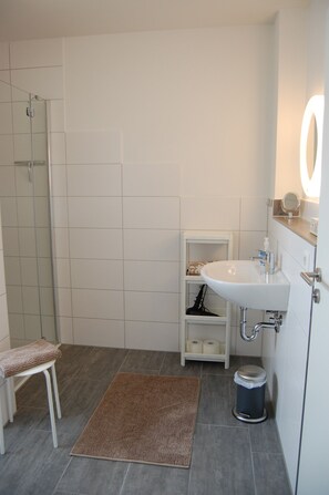 Apartamento superior, varanda | Banheiro