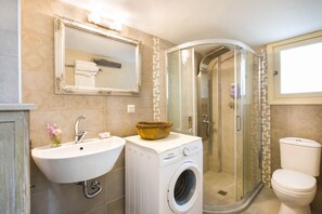 Combined shower/tub, hair dryer, towels, soap