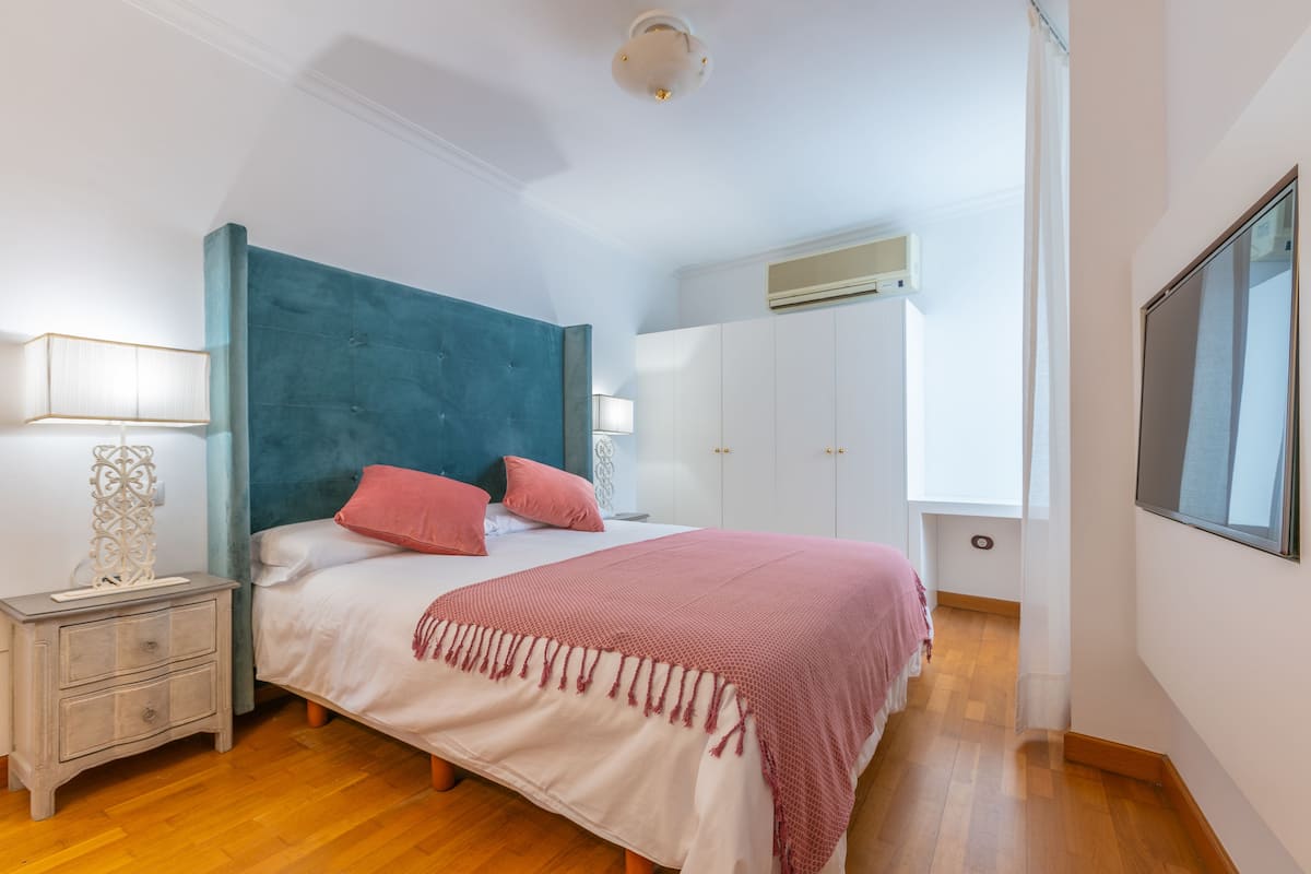 Tweepersoonskamer, balkon | Donzen dekbedden, gratis wifi, beddengoed