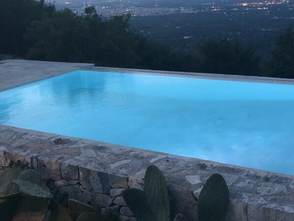 Außenpool, geöffnet von 09:00 Uhr bis 19:00 Uhr, Liegestühle