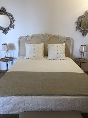 Deluxe-Doppelzimmer, Stadtblick (Gold) | Individuell dekoriert, individuell eingerichtet, kostenloses WLAN