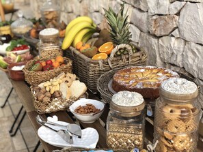 Tägliches inbegriffenes Frühstücksbuffet