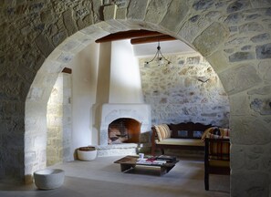 المنشأة من الداخل