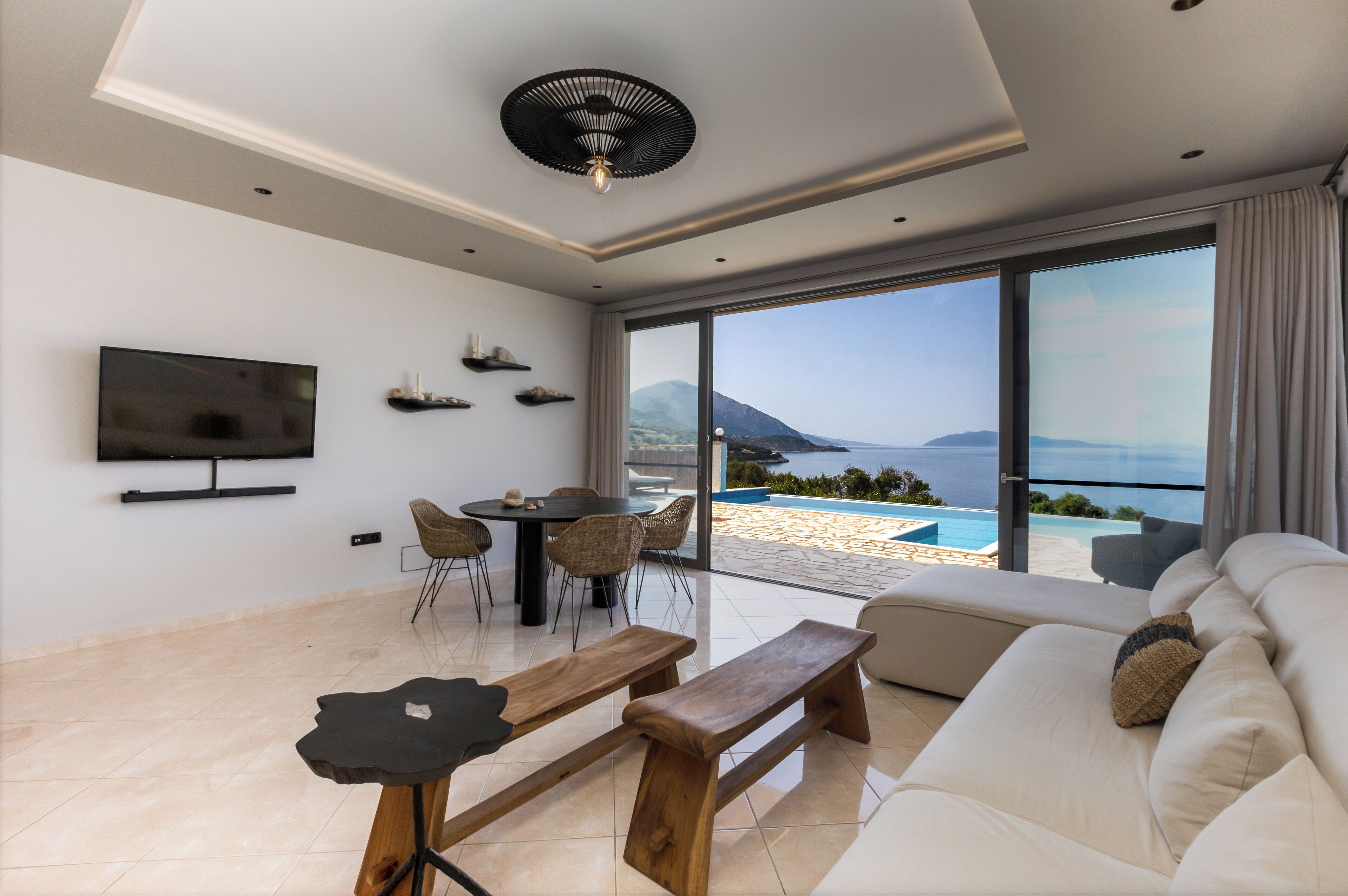 Smart TV, books, stereo