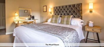 标准房 | 特色装修、特色家居、办公桌、遮光窗帘