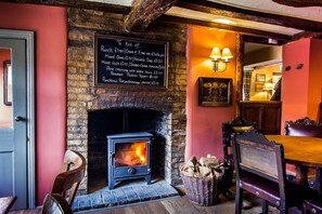 Fireplace - Crown & Punchbowl (Cambridge)
