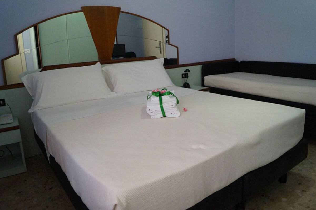 Classic Triple Room | 1 bedroom, minibar, in-room safe, desk