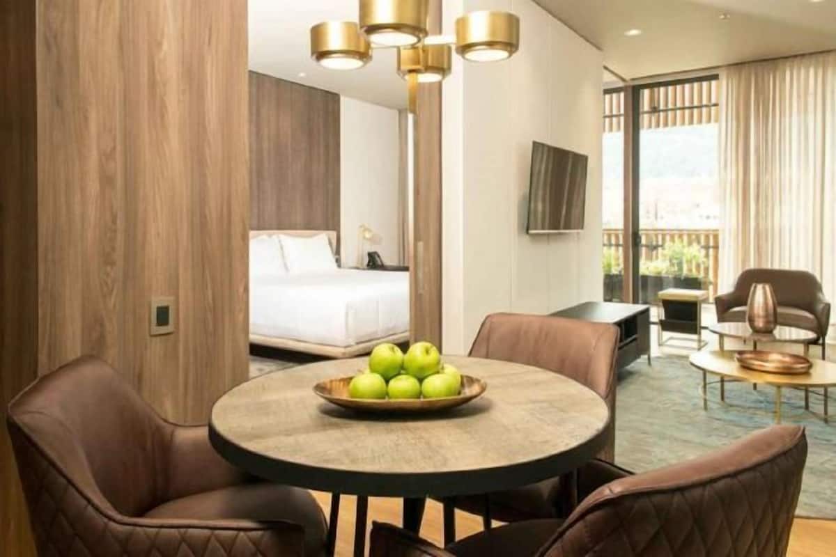 Luxe beddengoed, donzen dekbedden, pillowtop-bedden, een minibar