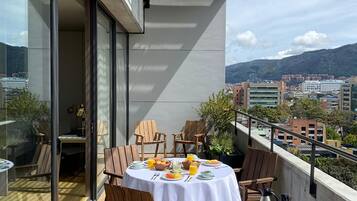 Desayuno buffet (COP 66000 por persona)