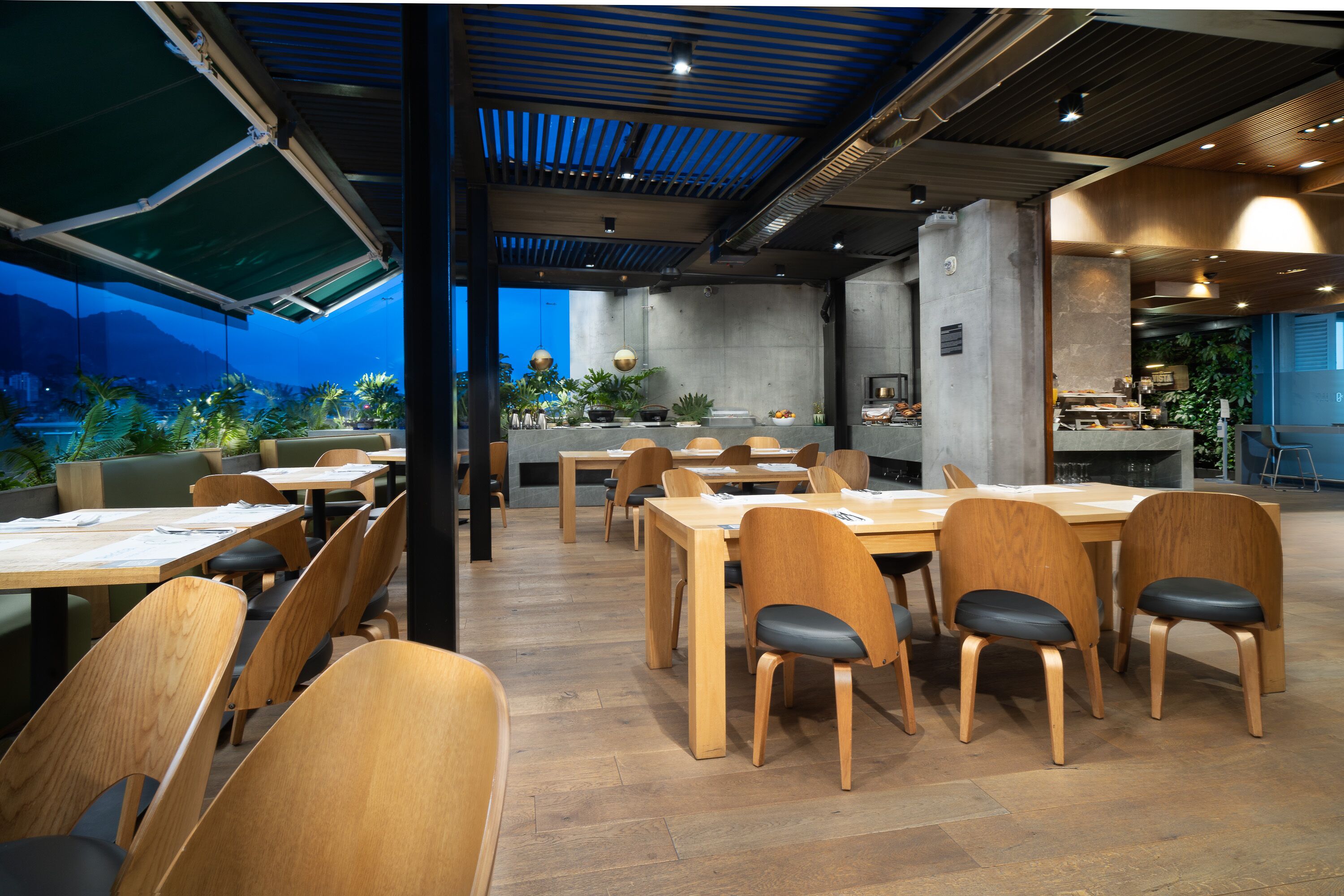 daily buffet breakfast (cop 66000 per person)