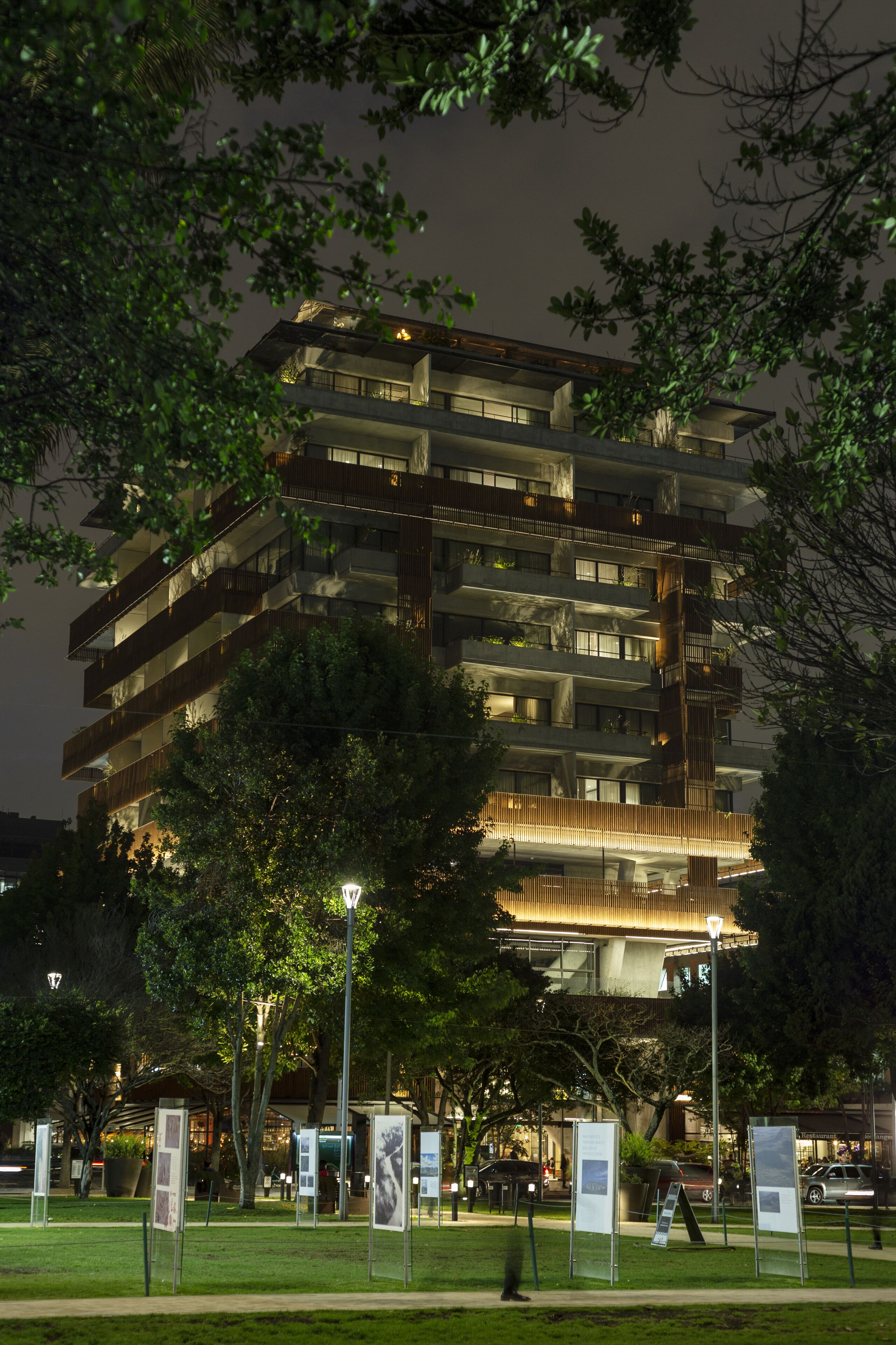 住宿正面 - 傍晚/夜晚