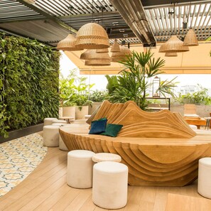 4 restaurants; breakfast, lunch, dinner and brunch served  - Salvio Parque 93 Bogota, Curio Collection by Hilton (Bogotá)