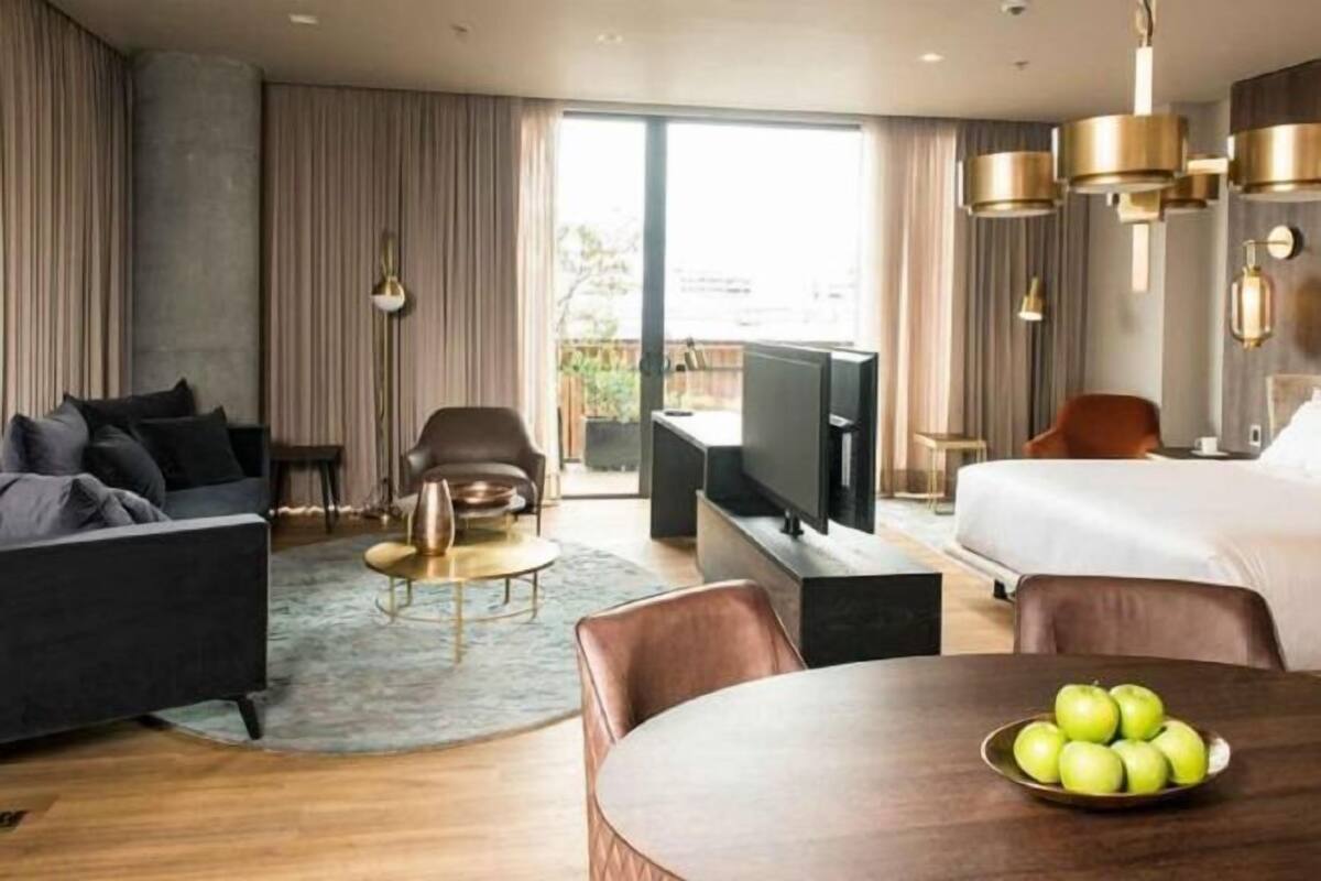 Luxe beddengoed, donzen dekbedden, pillowtop-bedden, een minibar