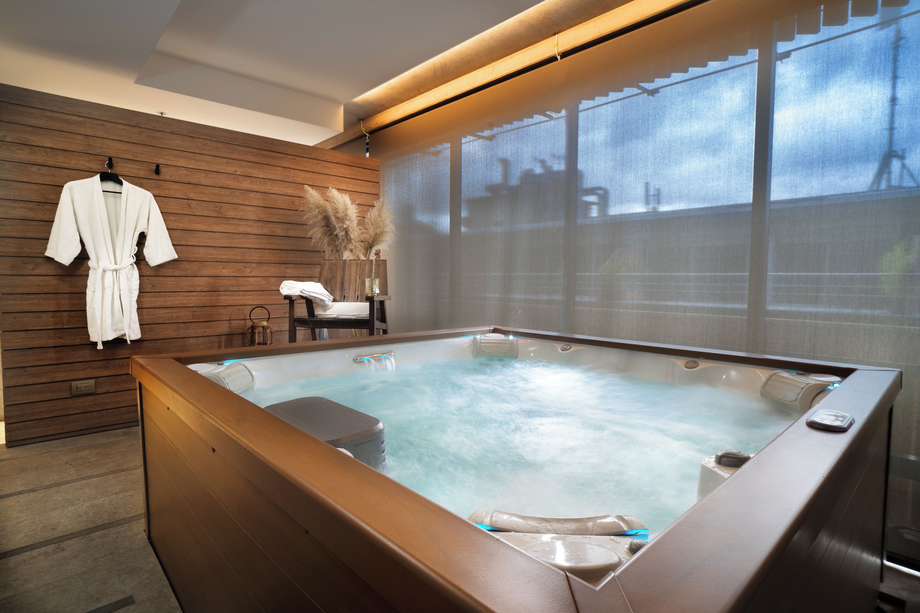 2 treatment rooms, massages