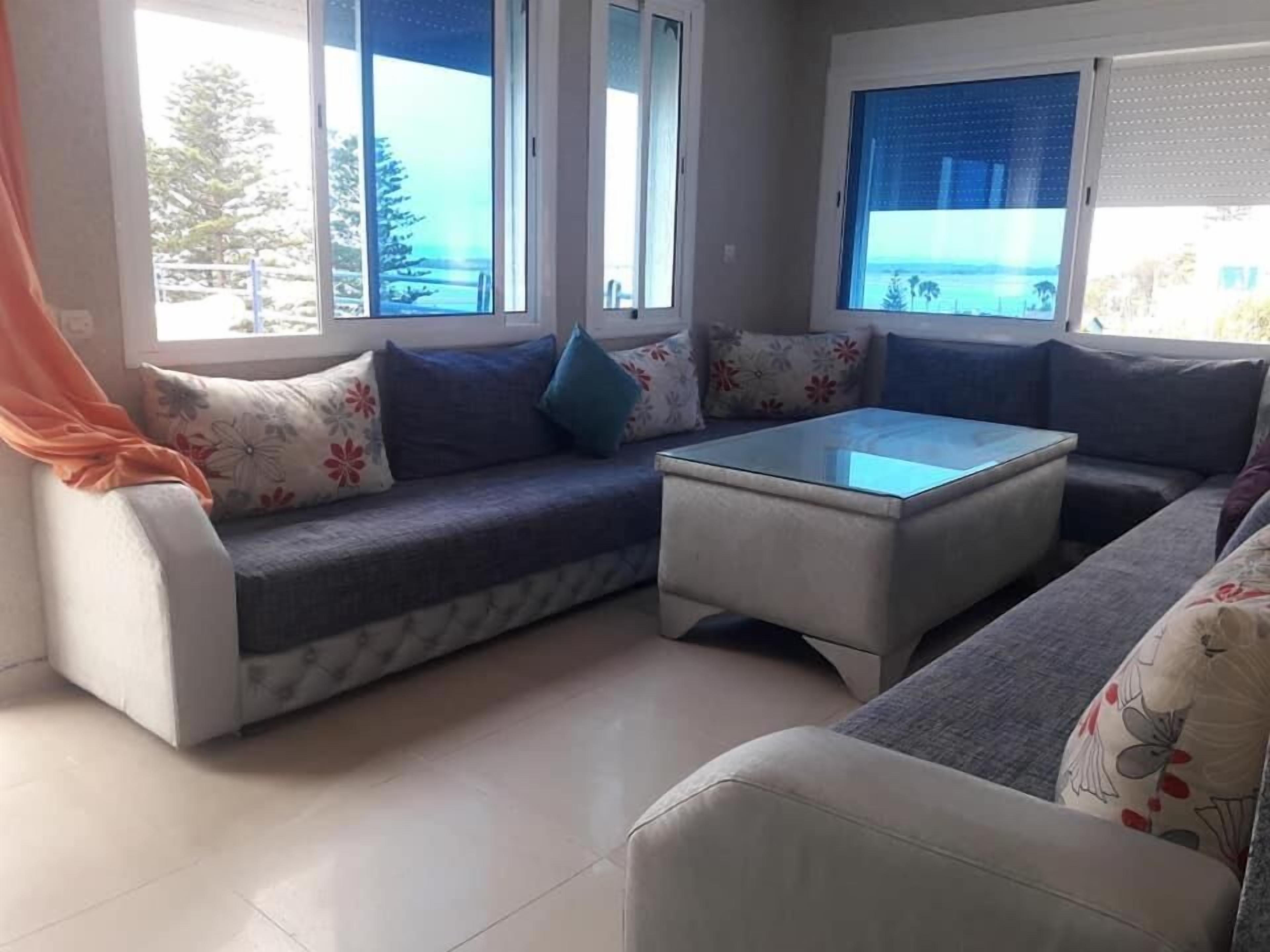 ทีวีจอแบน 24 นิ้ว พร้อมช่องดาวเทียม, ทีวี