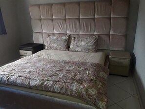 Appartement Familial, 2 chambres, vue plage | 2 chambres, rideaux occultants, fer et planche à repasser, Wi-Fi gratuit