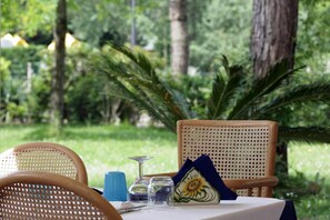 Breakfast, lunch, dinner served; garden views - Hotel Hiki (San Michele al Tagliamento)