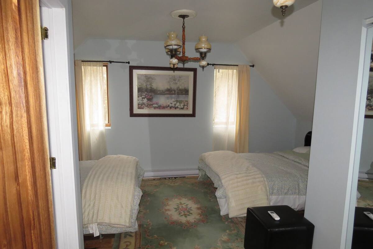 Doppelzimmer, 2 Doppelbetten, Blick auf den Innenhof | Hochwertige Bettwaren, Daunenbettdecken, Pillowtop-Betten