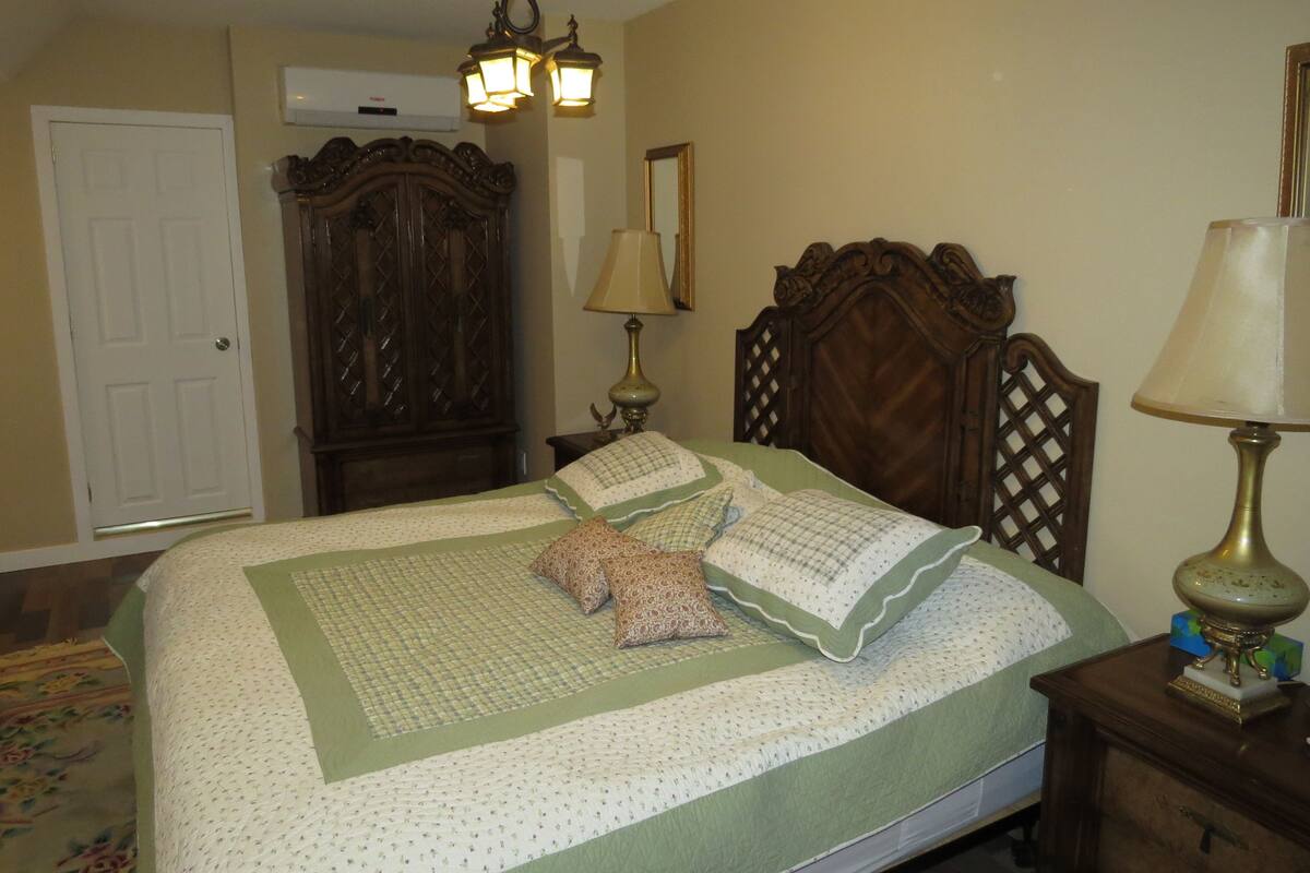 Zimmer, 1 King-Bett, Blick auf den Innenhof | Hochwertige Bettwaren, Daunenbettdecken, Pillowtop-Betten