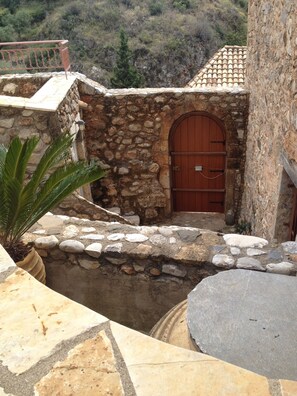 Property grounds - Petreas Castle - Feel the historical atmosphere (Καρδαμύλη)