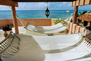 Condo superior, balcón, vista al océano (C3) | Terraza o patio