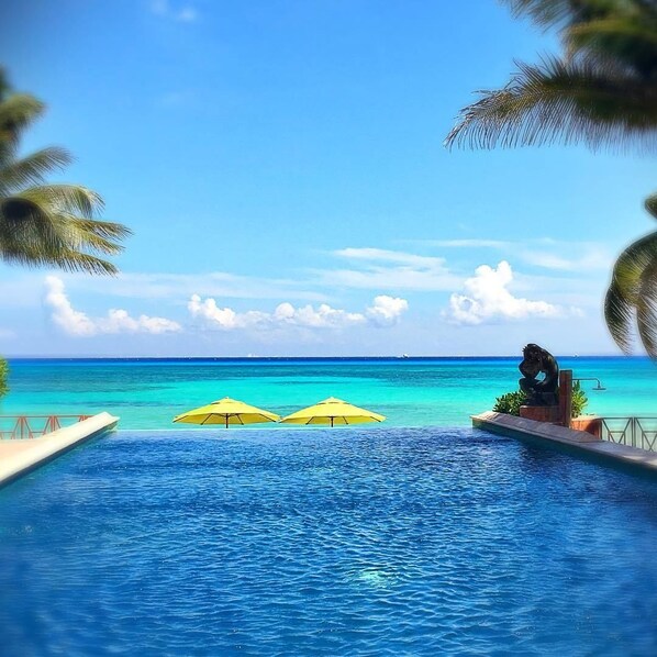 Outdoor pool, pool loungers - Luna Encantada By Your Best Getaway (Playa del Carmen)