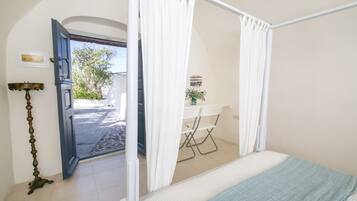 房內夾萬、書桌、熨斗/熨衫板、免費 Wi-Fi