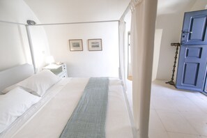 In-room safe, desk, iron/ironing board, free WiFi